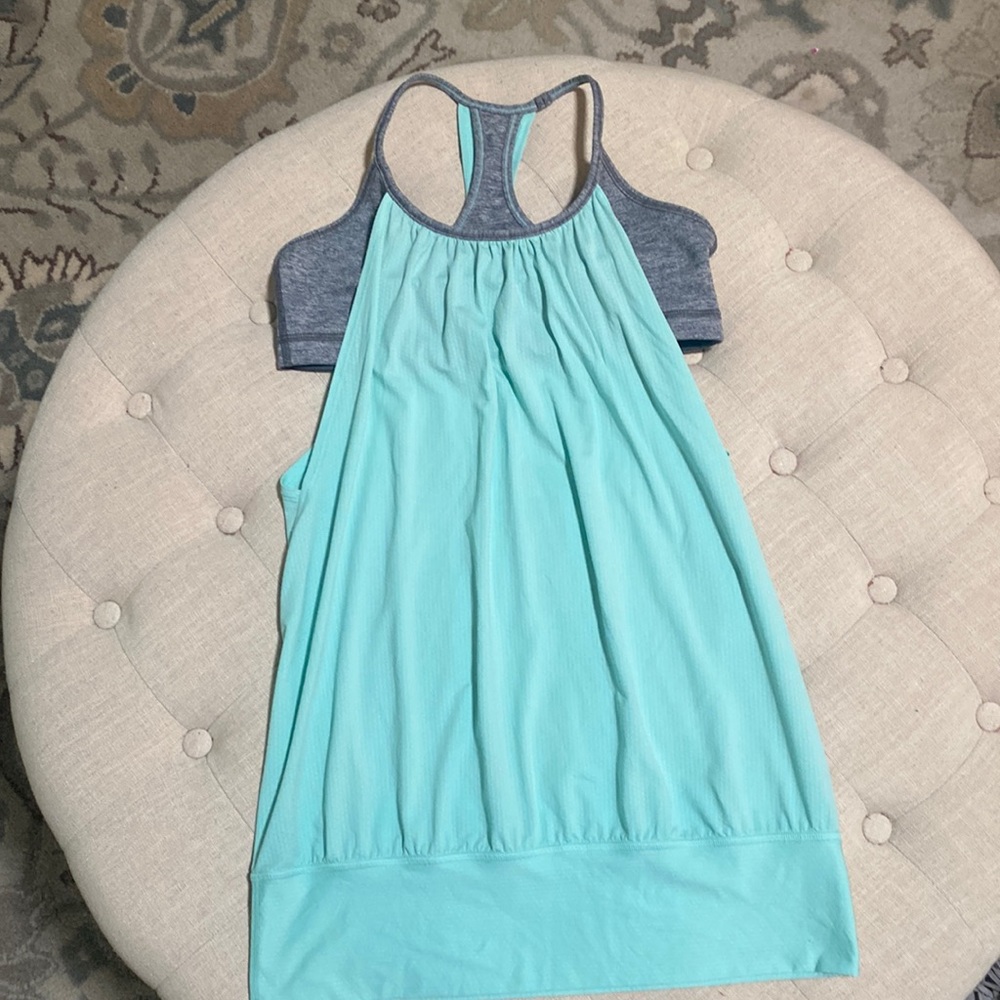 Lululemon workout top with built in bra.